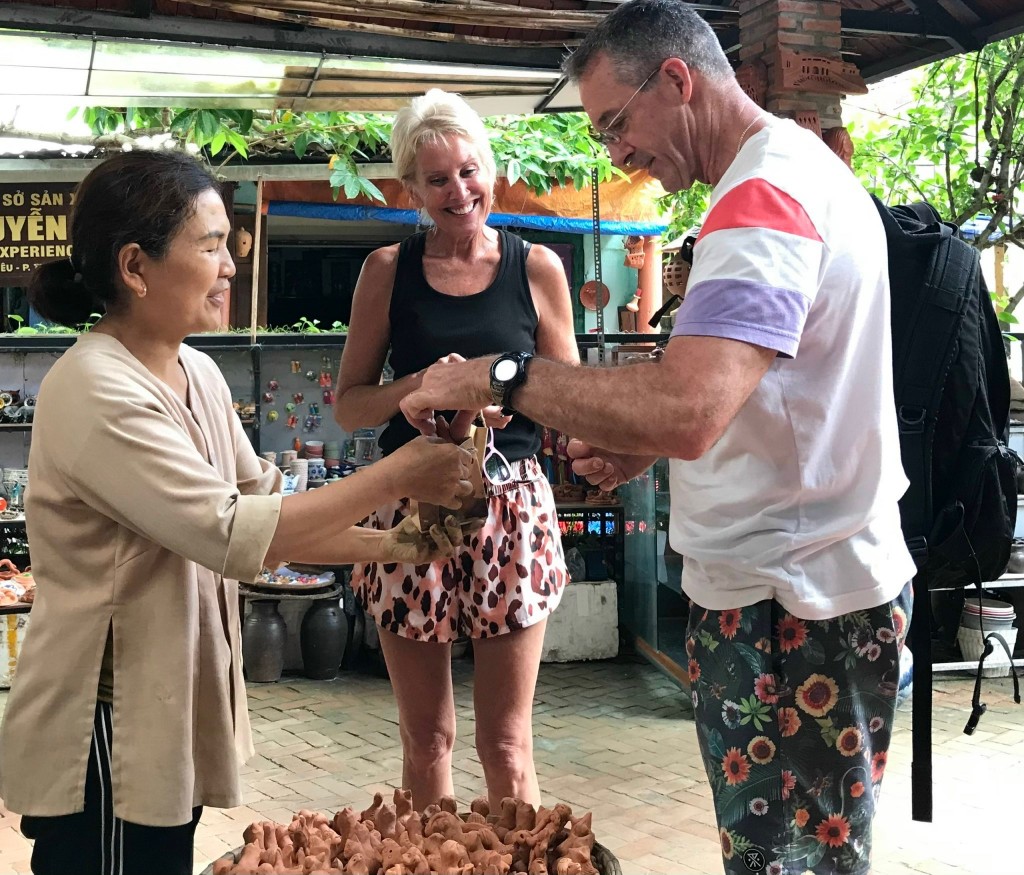 Làng gốm Thanh Hà, điểm tham quan nổi tiếng tại TP Hội An, du khách sẽ được nghệ nhân “cầm tay chỉ việc” thử tài làm gốm 