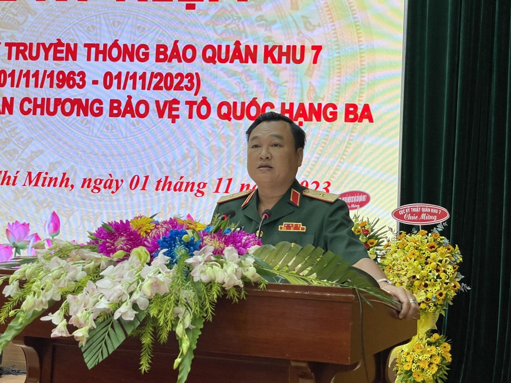 Thiếu tướng Trần Vinh Ngọc, Phó Chính ủy Quân khu 7 biểu dương những thành tích của báo Quân khu 7