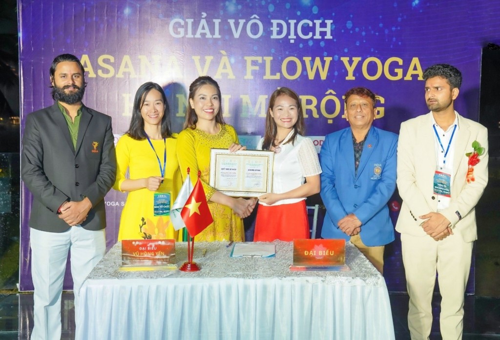 Lễ ký kết và trao quyết định bổ nhiệm Giám đốc Trung tâm đào tạo HLV Yoga thuộc liên minh Yoga Sống khỏe thế giới 