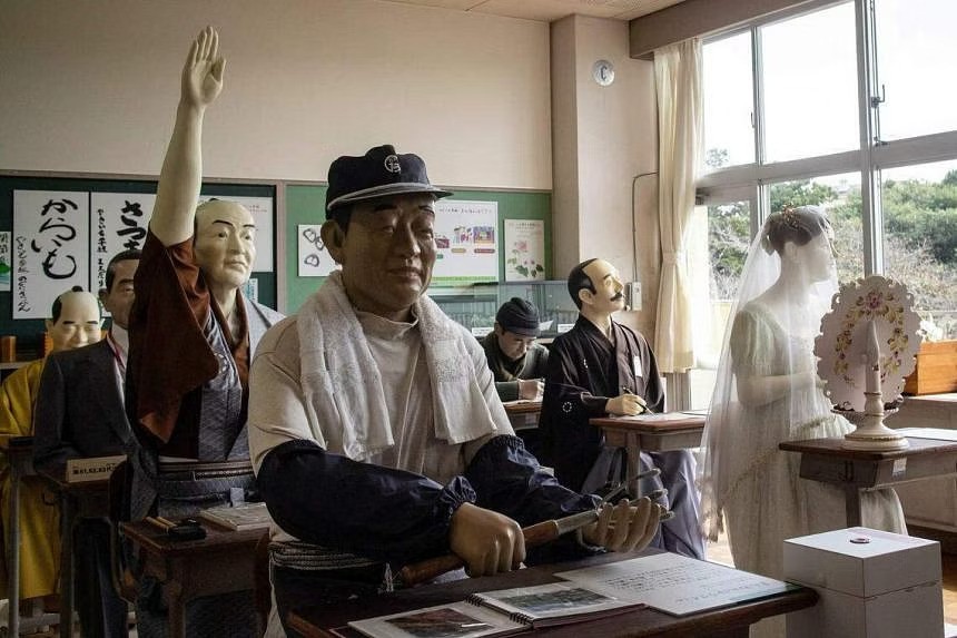 Ma-nơ-canh mang phong cách nhân vật lịch sử Nhật Bản được trưng bày tại bảo tàng khoai lang được tạo ra trong lớp học tại một trường tiểu học cũ ở Namegata, quận Ibaraki. ẢNH: AFP