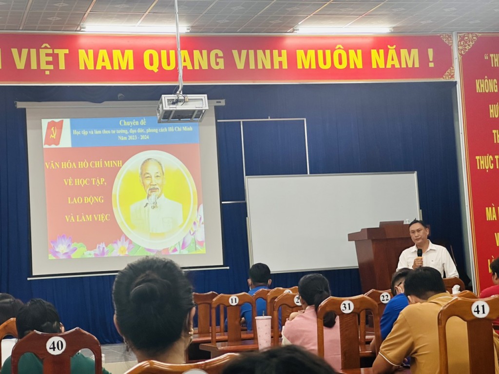  đoàn viên thanh niên tham gia học tập tư tưởng Hồ Chí Minh