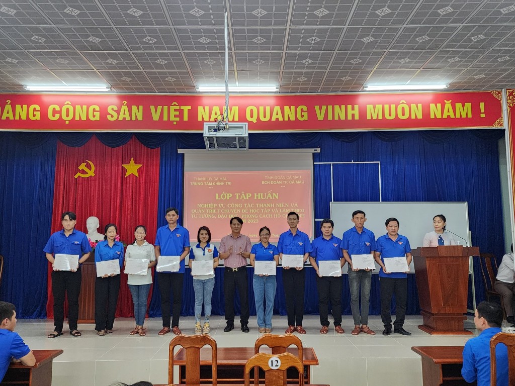 Văn hóa Hồ Chí Minh về học tập, lao động và làm việc