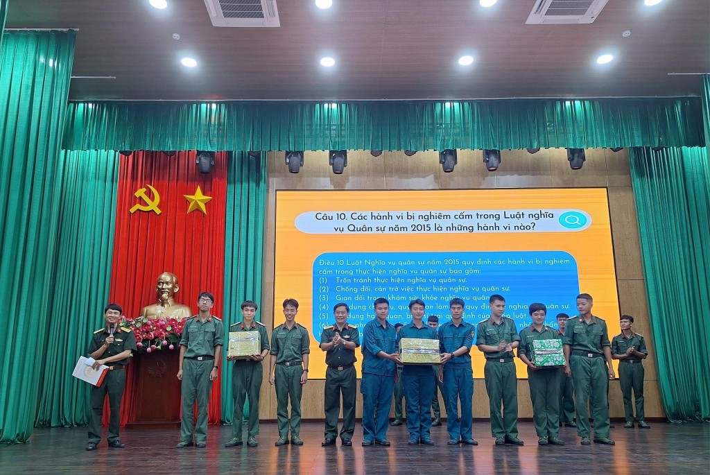 Bộ CHQS tỉnh Bình Dương sinh hoạt Ngày Pháp luật Việt Nam 2023