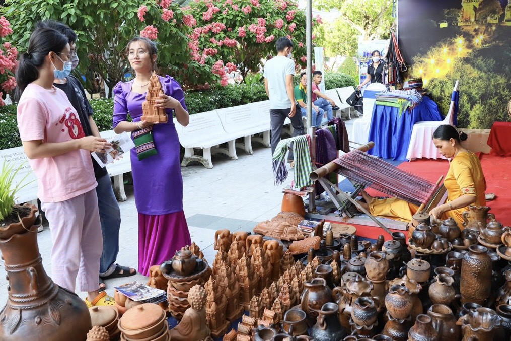 Ninh Thuận quảng bá văn hóa và du lịch đặc sắc tại Cần Thơ