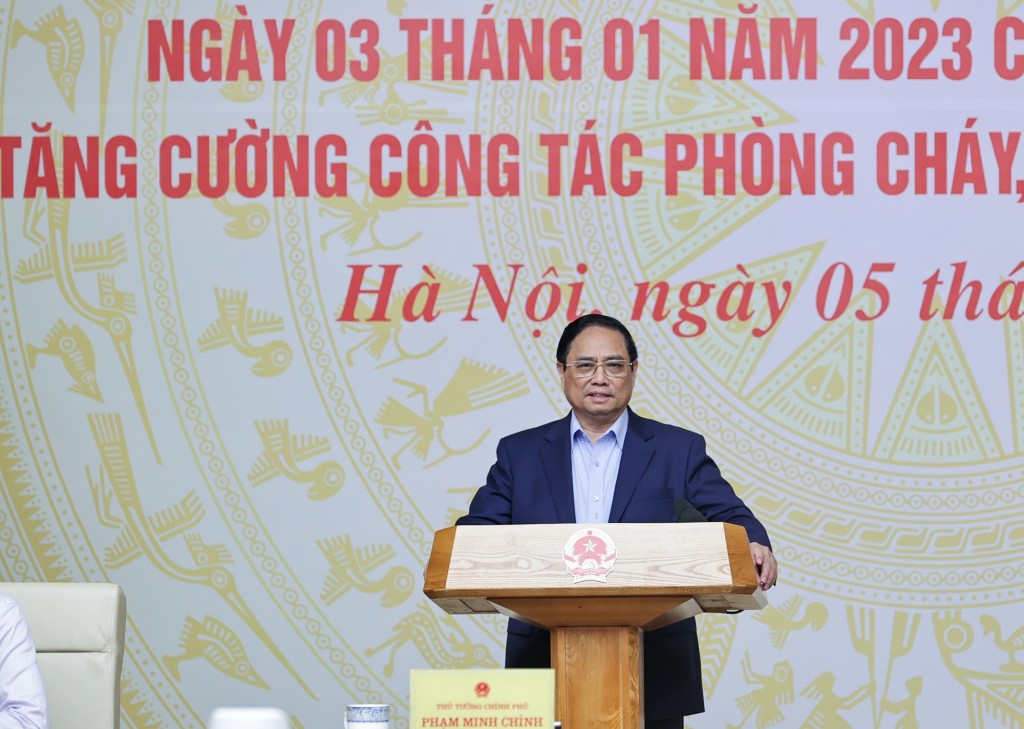 Ngay sau Hội nghị này, Thủ tướng yêu cầu các bộ, ngành, địa phương cần triển khai tổ chức thực hiện quyết liệt, nghiêm túc, bảo đảm an toàn về tính mạng, sức khỏe cho người dân - Ảnh: VGP/Nhật Bắc