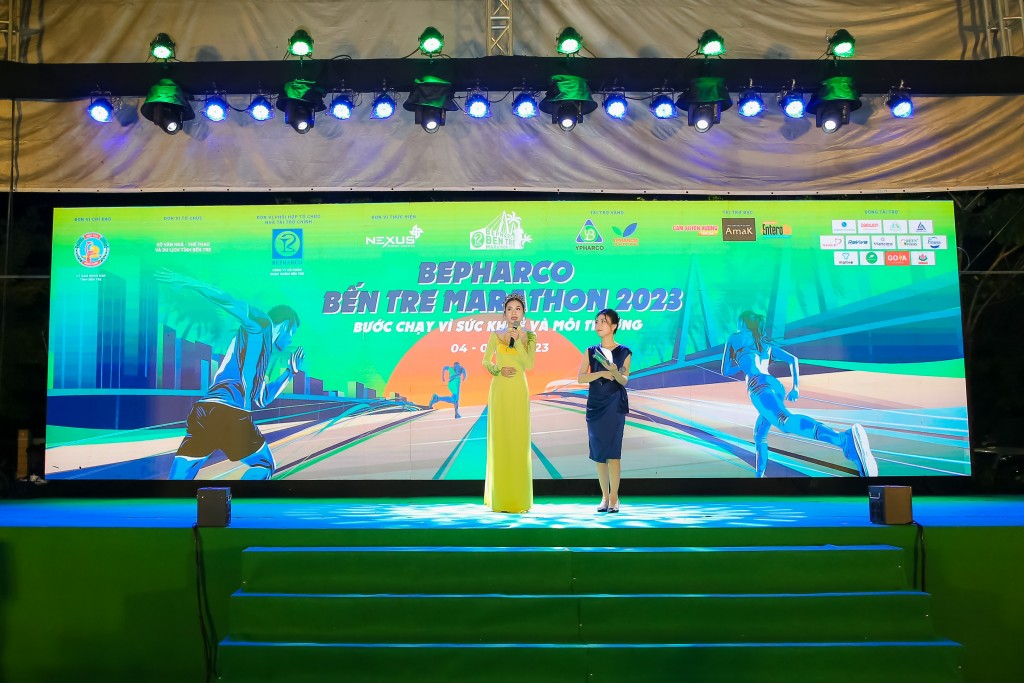 Hoa hậu Nguyễn Thanh Hà trong sự kiện tại quê hương Bến Tre