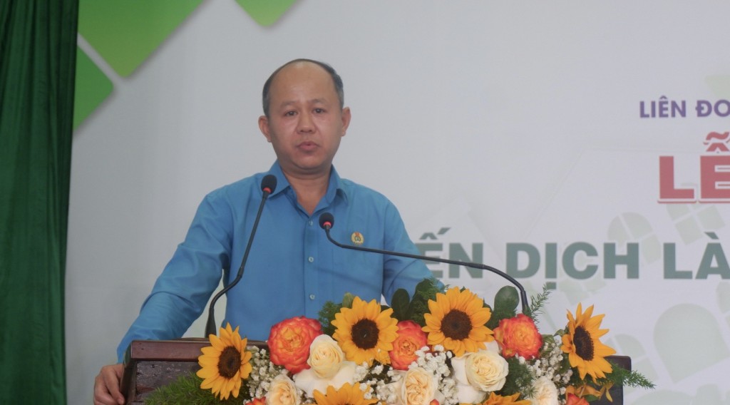 Ông Lê Văn Đại, Phó Chủ tịch Liên đoàn Lao động TP Đà Nẵng phát động  “Chiến dịch làm cho thế giới sạch hơn” năm 2023 (ảnh Đ.Minh)