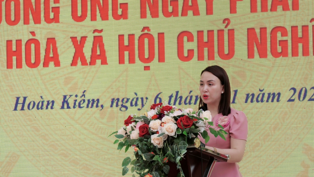 Học sinh Hoàn Kiếm sôi nổi hưởng ứng Ngày Pháp luật Việt Nam