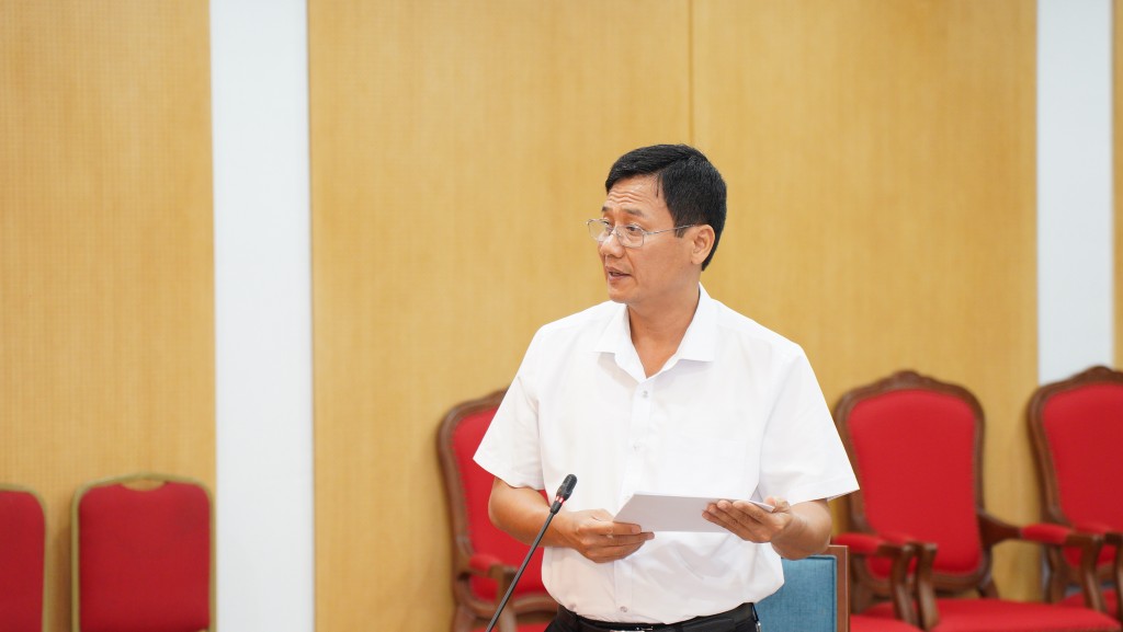 Đồng chí Nguyễn Anh Cường - Phó Bí thư thường trực Quận uỷ báo cáo kết quả thực hiện Chương trình 06 và 09 tại quận Đống Đa
