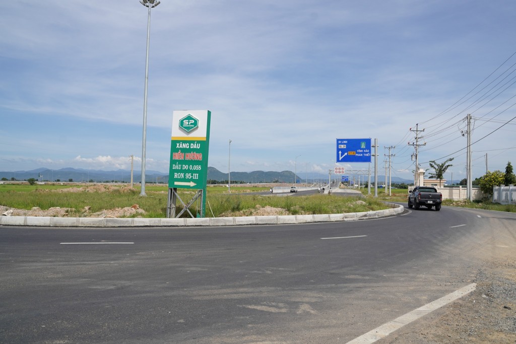 Lãnh đạo UBND tỉnh Bình Thuận yêu cầu kiểm tra lại thiết kế vòng xoay cầu vượt nút giao Ma Lâm để đảm bảo an toàn cho các phương tiện lưu thông qua đây (ảnh binhthuan.gov)