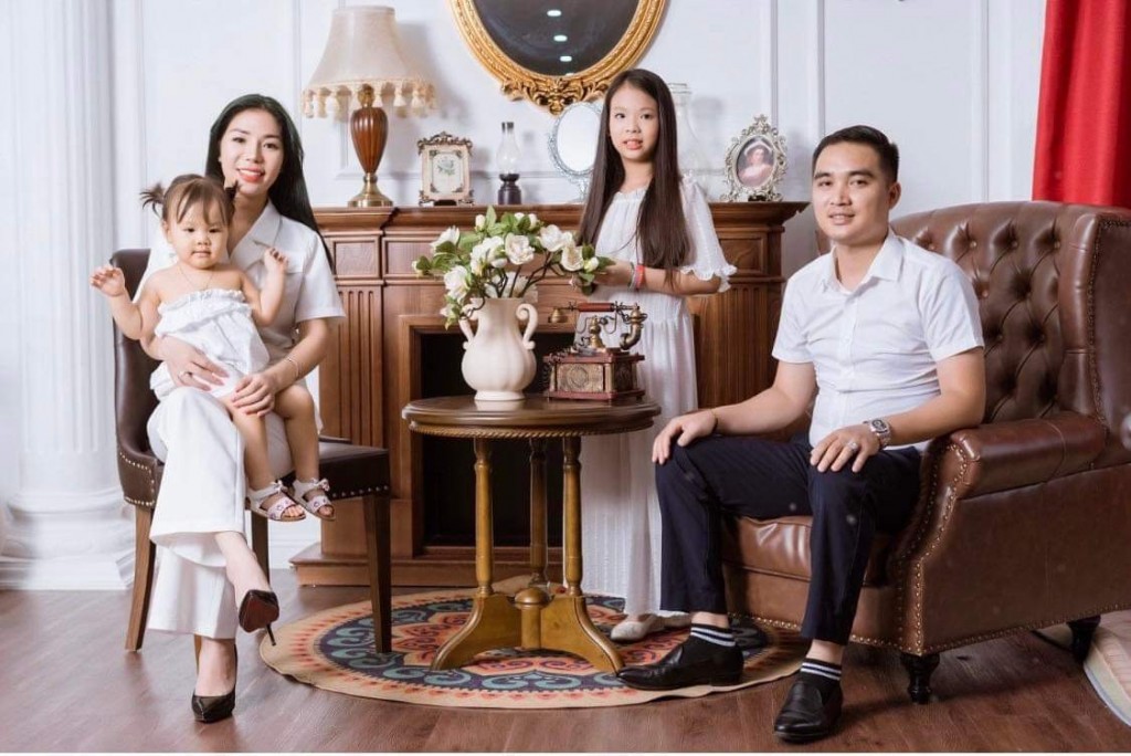 Diễn viên Phan Thu Hằng và gia đình của mình