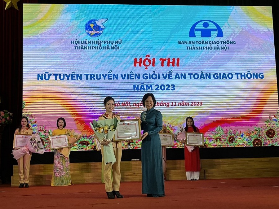 Giải nhất đã thuộc về thí sinh Nguyễn Thị Hồng Nhung, Hội Phụ nữ Công an TP Hà Nội
