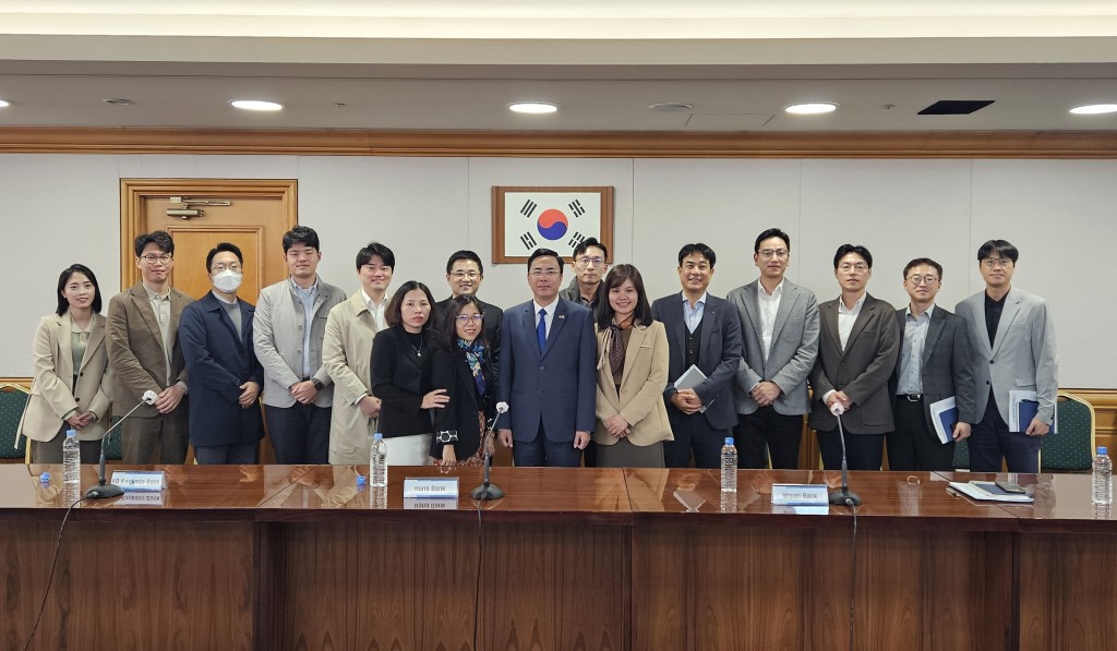 Ảnh Đoàn công tác tại trụ sở  Hiệp Hội Ngân hàng Hàn Quốc KFB