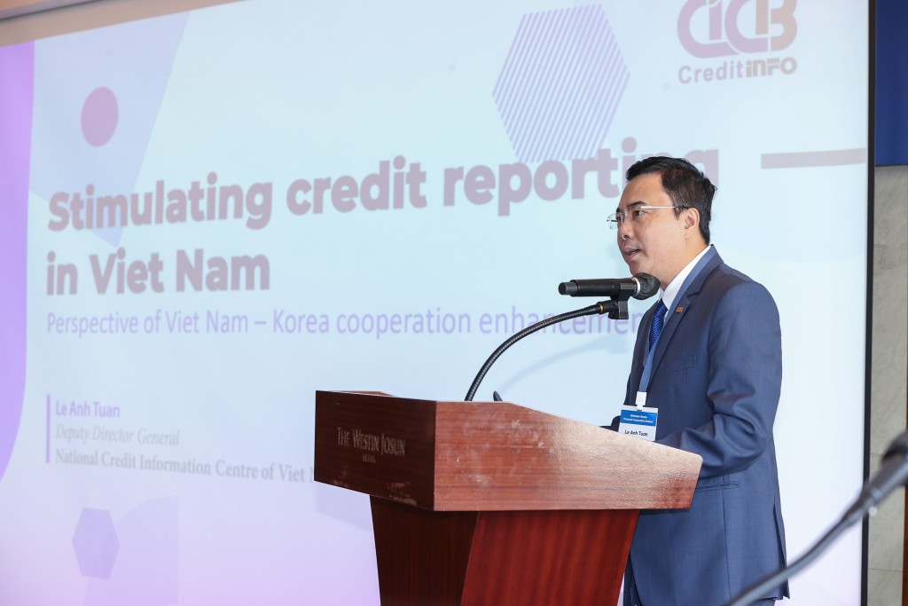 Ông Lê Anh Tuấn, Phó Tổng giám đốc CIC trình bày tại Hội thảo