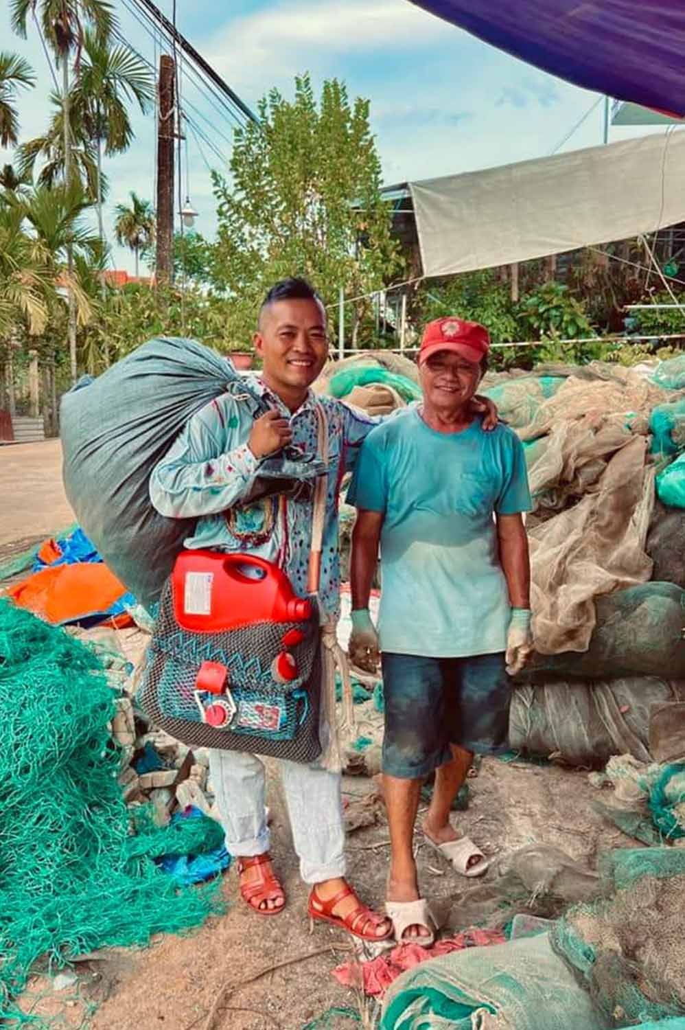 Họa sĩ tái sinh rác thải