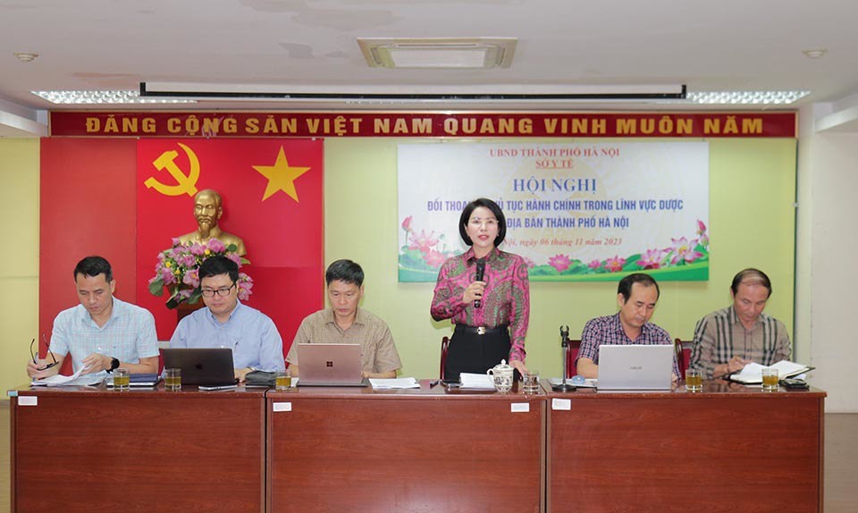 Giám đốc Sở Y tế Hà Nội Trần Thị Nhị Hà phát biểu tại hội nghị đối thoại với các DN dược
