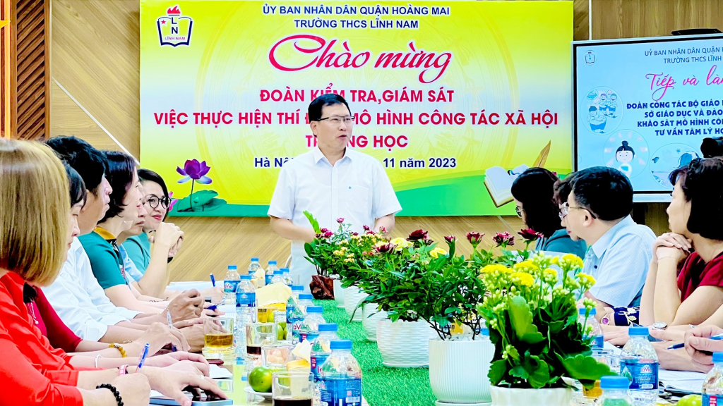 Tiến sĩ Trần Văn Đạt, Quyền Vụ trưởng Vụ Giáo dục Chính trị và CTHSSV, Bộ GDĐT phát biểu tại buổi kiểm tra