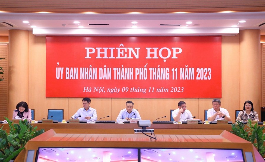 Chủ tịch UBND thành phố Hà Nội Trần Sỹ Thanh chủ trì phiên họp
