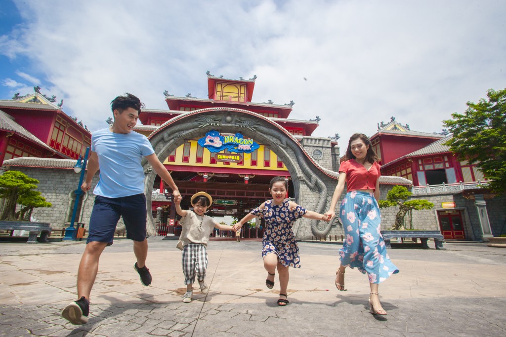 Vịnh Hạ Long là đại diện duy nhất của Việt Nam lọt top 24 điểm du lịch nhất định phải đến cho năm 2024 theo tạp chí Forbes. 