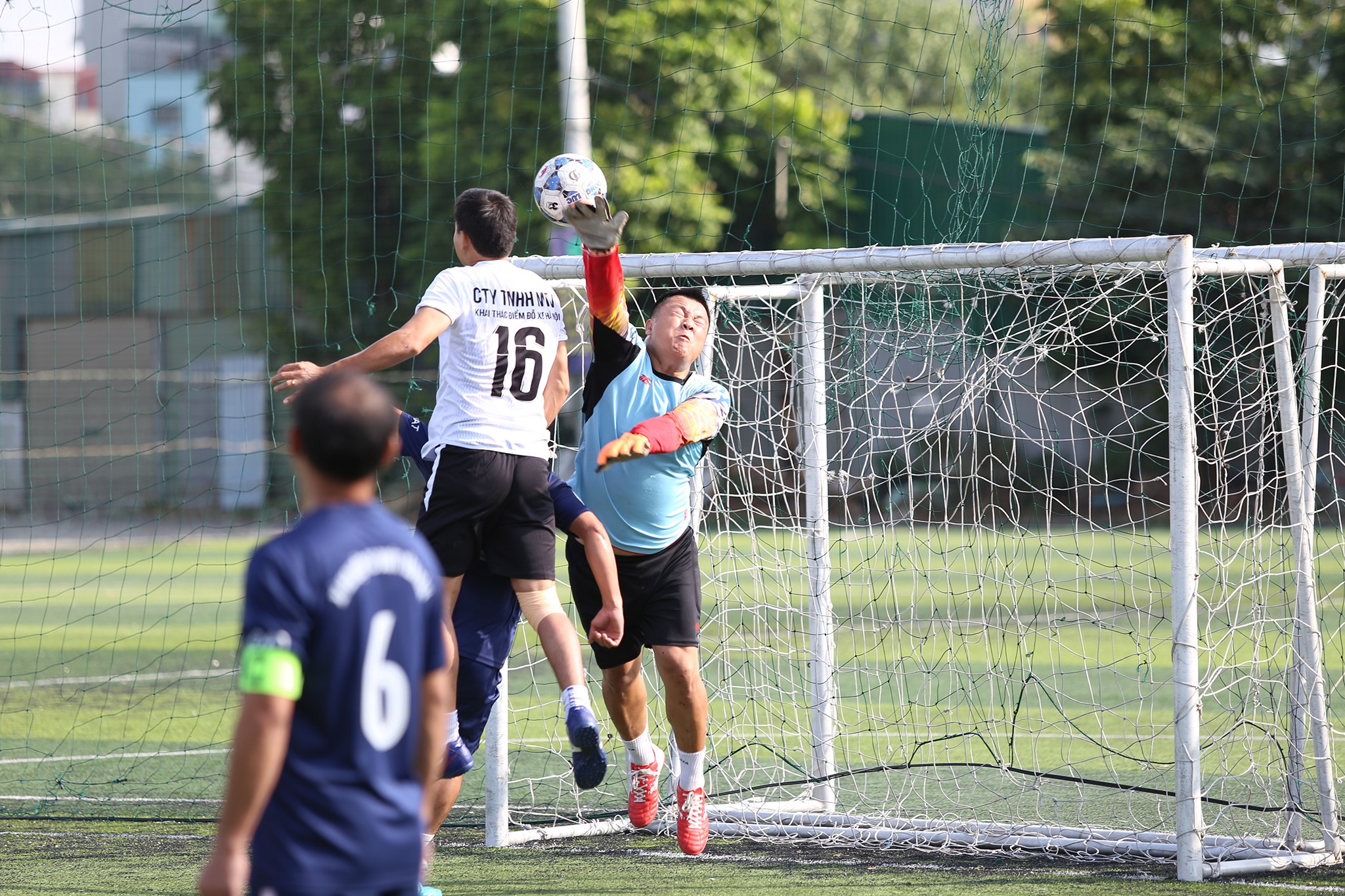 Tình huống đánh đầu của số 16 - Nguyễn Văn Bình đã mang tới bàn thắng giải tỏa áp lực
