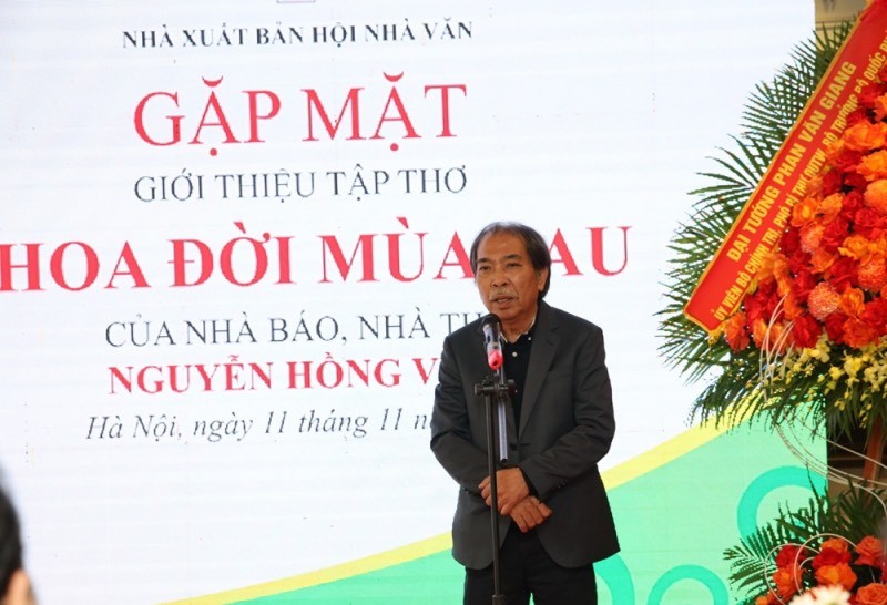 Nhà thơ Nguyễn Quang Thiều - Chủ tịch Hội Nhà văn Việt Nam phát biểu đề dẫn