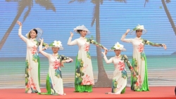 Hơn 600 phụ nữ Thủ đô giao lưu, đồng diễn dân vũ