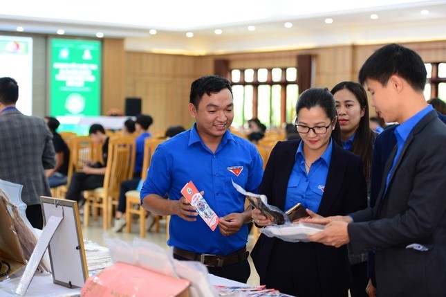 “Thần nông” trẻ thời công nghệ số: Việc khó tạo người tài