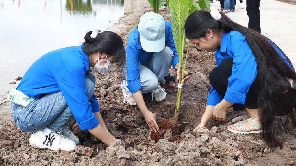 “Thần nông” trẻ thời công nghệ số: Việc khó tạo người tài