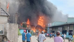 Bình Dương: Kịp thời dập tắt đám cháy công ty gỗ
