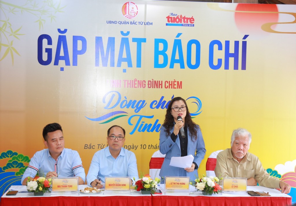 Bà Lê Thị Thu Hương cùng các thành viên Ban chỉ đạo, tổ chức chương trình