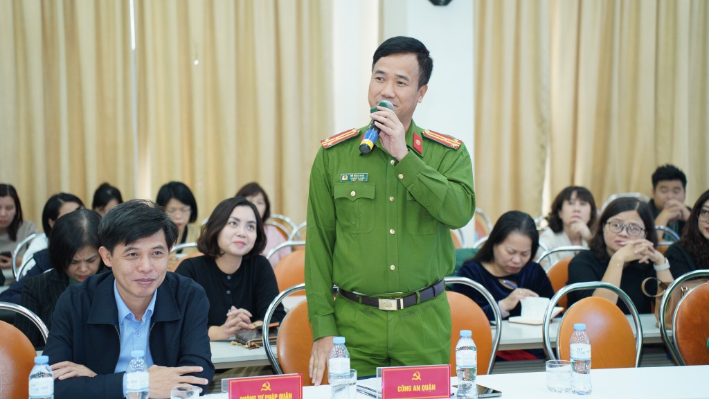 Đồng chí Nguyễn Sỹ Dũng - Phó Trưởng Công an quận Đống Đa chia sẻ về cách bảo vệ bản thân khi bị bạo lực, xâm hại thân thể