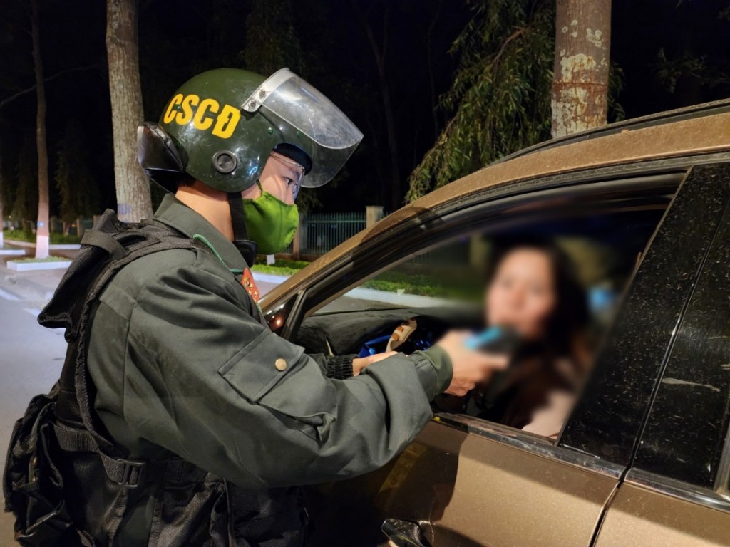 Bài 4: Không có “vùng cấm”