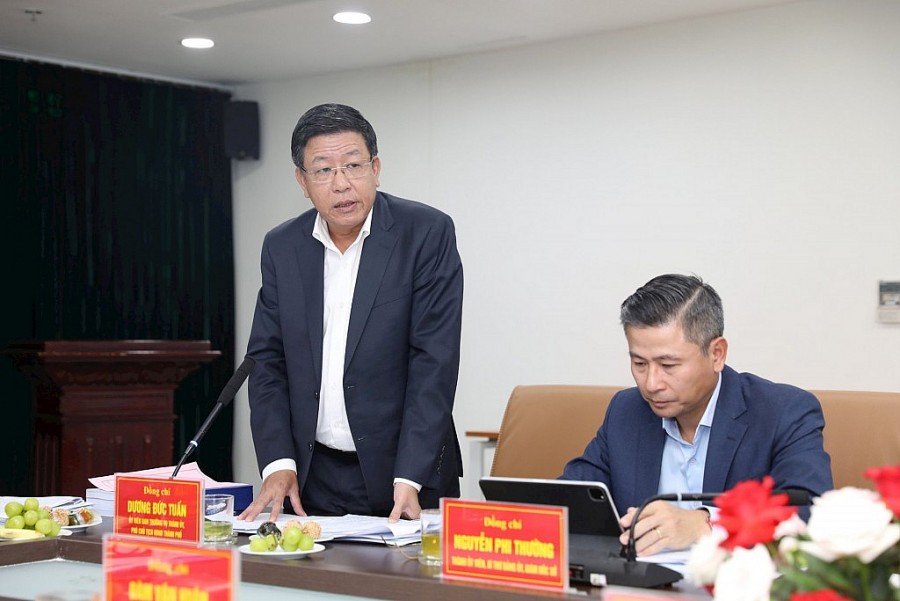 Phó Chủ tịch UBND thành phố Dương Đức Tuấn phát biểu tại hội nghị.