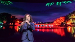 Hồ Gươm, cầu Thê Húc xuất hiện trong đêm nhạc của Kenny G