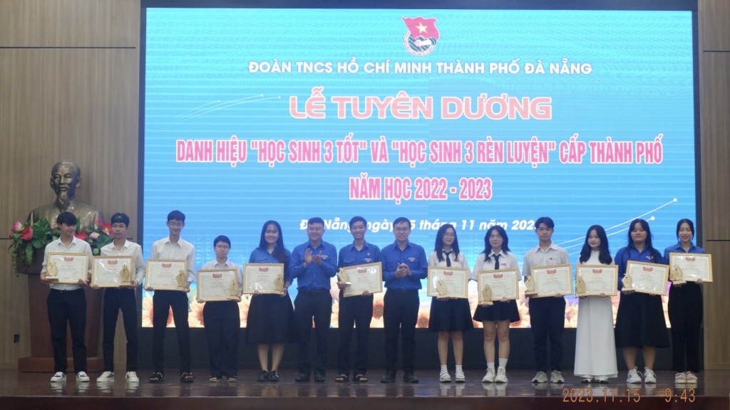 Đây là hoạt động biểu dương những thành tích của thanh thiếu niên trong học tập, rèn luyện và tham gia các công tác phong trào thanh niên (ảnh Đ.Minh)