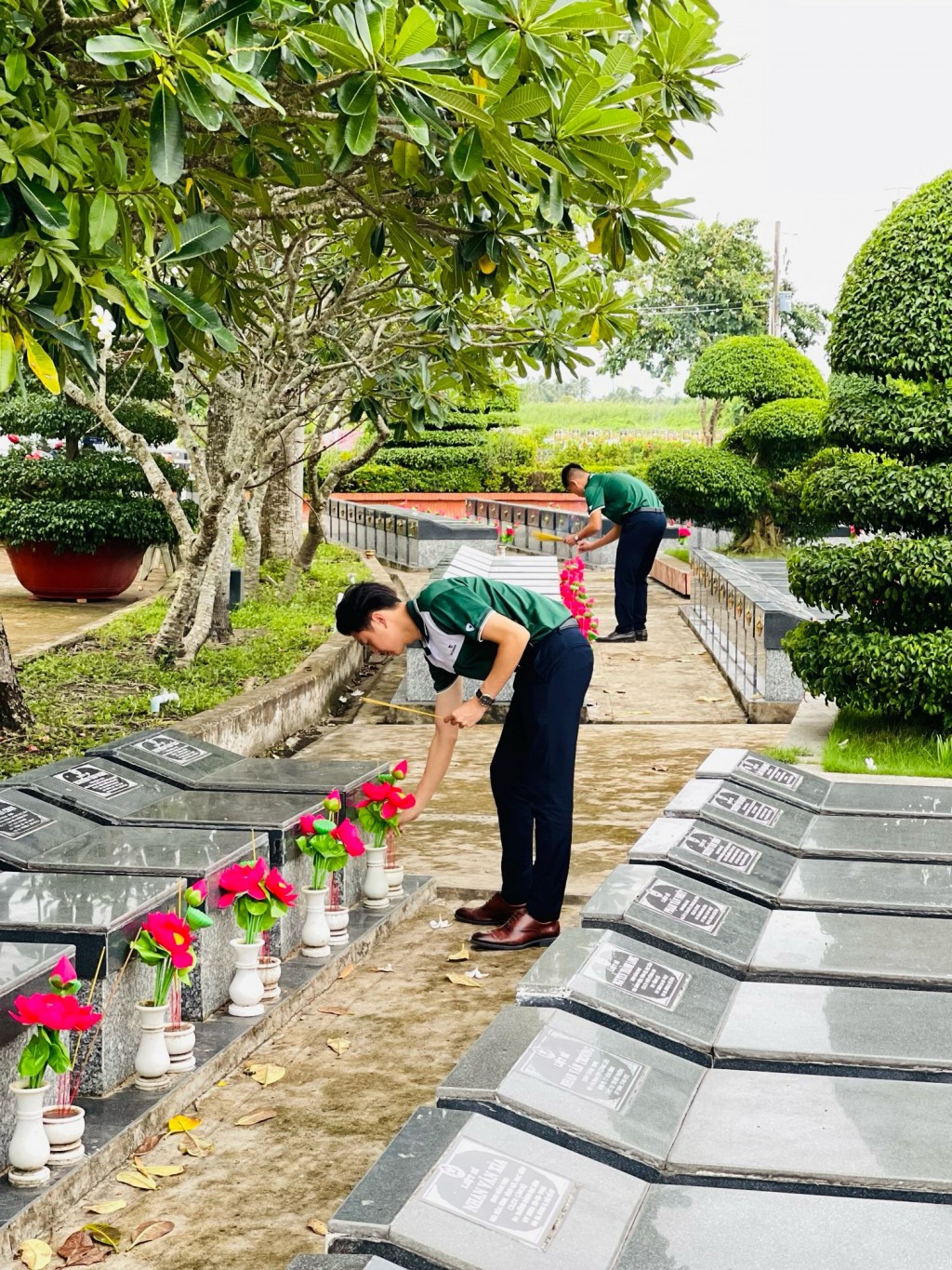 Thanh niên tham gia phong trào Đền ơn đáp nghĩa