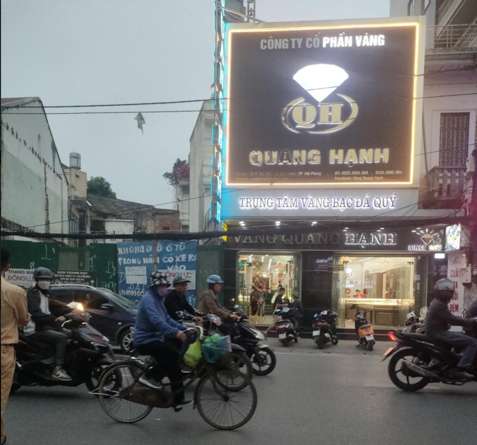 Cửa hàng vàng Quang Hạnh, nơi xảy ra vụ tai nạn