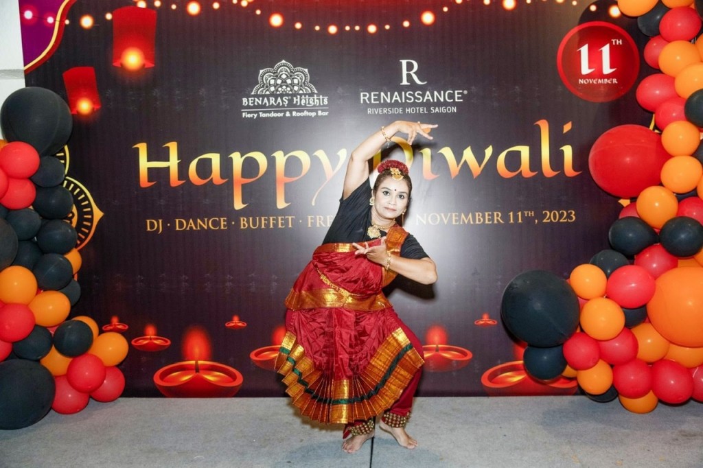 Nhà hàng Ấn Độ Benaras Mantra đã mang đến một lễ hội Diwali truyền thống và đầy màu sắc đến Hà Nội