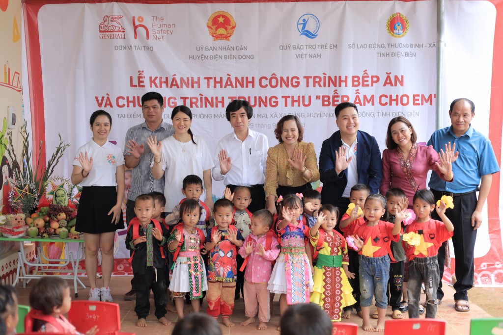 “Bếp ấm Điện Biên” – công trình yêu thương của Generali từ nguồn quỹ quyên góp để mang bếp ăn mới và những bữa ăn đủ đầy cho các em nhỏ dân tộc Thái và H’mông tại điểm bản Xa Dung B, trường mầm non Ban Mai, xã Xa Dung, Đông, Điện Biên.