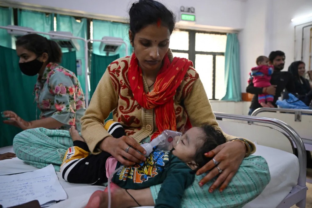 Nhiều trẻ em nhâp viện do ô nhiễm không khí tại New Delhi, Ấn Độ (Ảnh: 