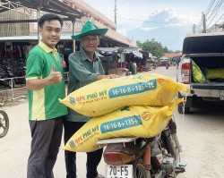 Tận tâm với từng ruộng vườn của bà con nông dân