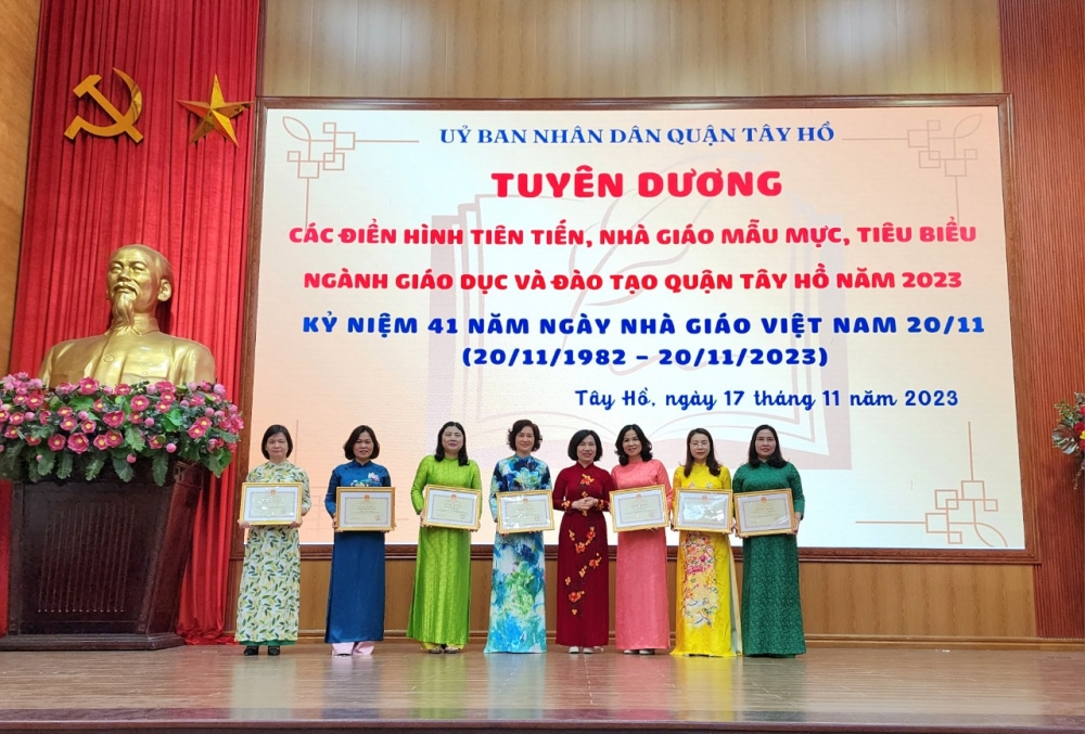 Tuyên dương nhà giáo quận Tây Hồ