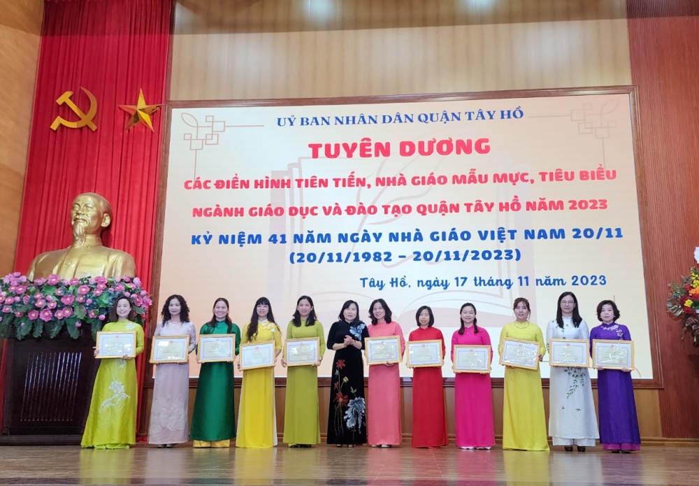 Tuyên dương nhà giáo quận Tây Hồ