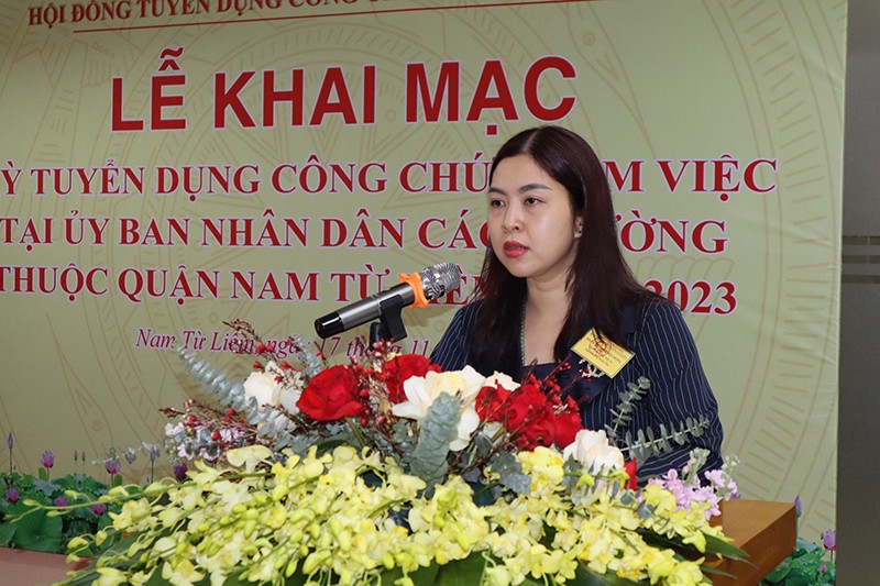 Bà Nguyễn Thị Hoài Thu - Trưởng phòng Nội vụ quận Nam Từ Liêm Công bố Quyết định thành lập Hội đồng tuyển dụng, Ban giám sát, Ban coi thi