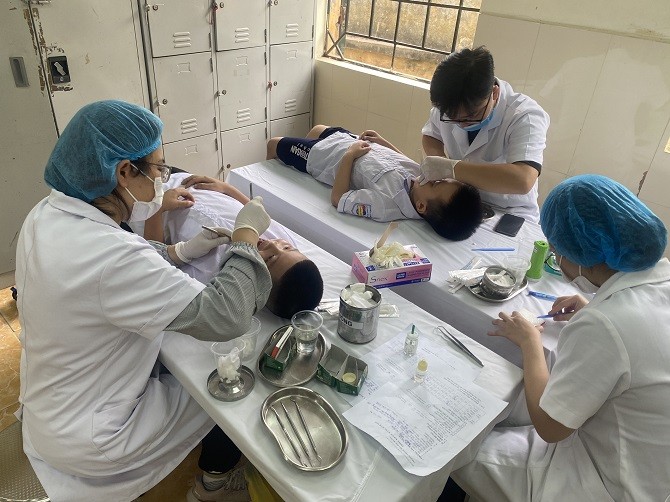 TTYT quận Hà Đông phối hợp với Bệnh viện Hữu nghị Việt Nam-Cu Ba đã tổ chức hội nghị triển khai trường điểm Nha học đường tại Trường Tiểu học Đồng Mai 1.