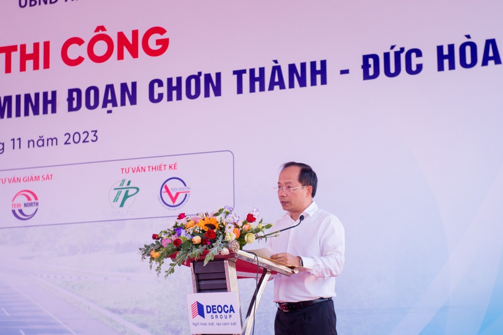 Thứ Trưởng Nguyễn Duy Lâm, Bộ GTVT yêu cầu Ban quản lý dự án, các nhà thầu phải tập trung nhân lực, thiết bị để thi công ngay sau lễ triển khai, vượt các khó khăn để đưa dự án về đích đúng tiến độ.