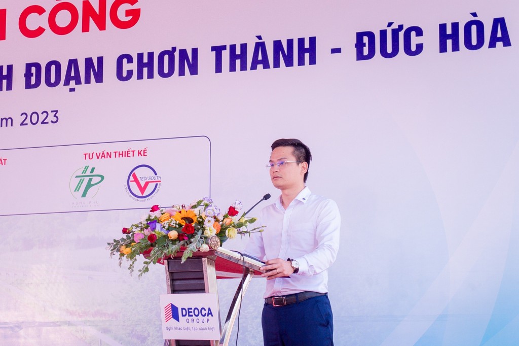 Bộ trưởng Bộ GTVT Nguyễn Văn Thắng, Bí thư Tỉnh ủy Bình Dương Nguyễn Văn Lợi cùng lãnh đạo các địa phương, đơn vị nhấn nút triển khai thi công