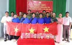 Đắk Nông: Trao tặng 2.000 lá cờ Tổ quốc cho các xã vùng biên