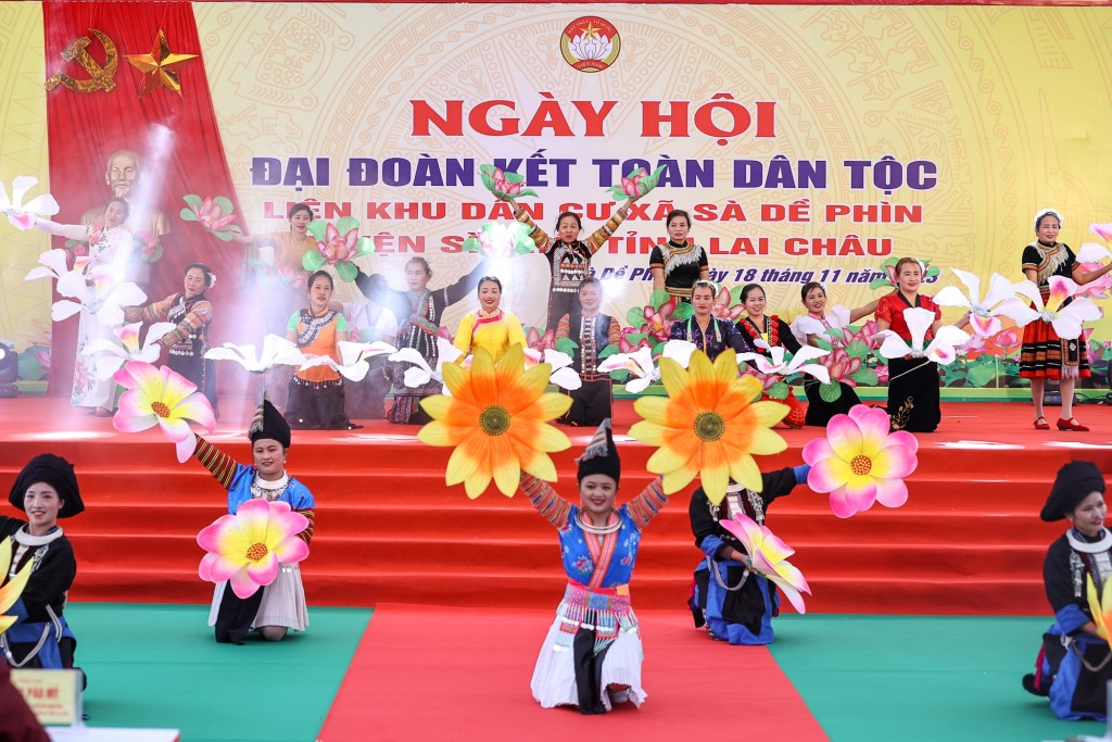 Các tiết mục văn nghệ chào mừng Ngày hội - Ảnh: VGP/Nhật Bắc