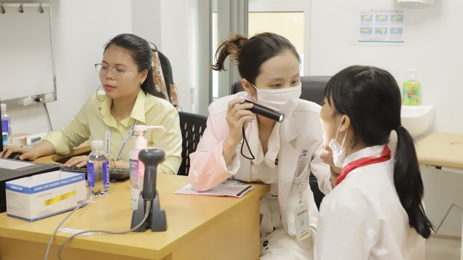 Khám sức khỏe miễn phí cho hơn 1.000 trẻ em TP Hồ Chí Minh